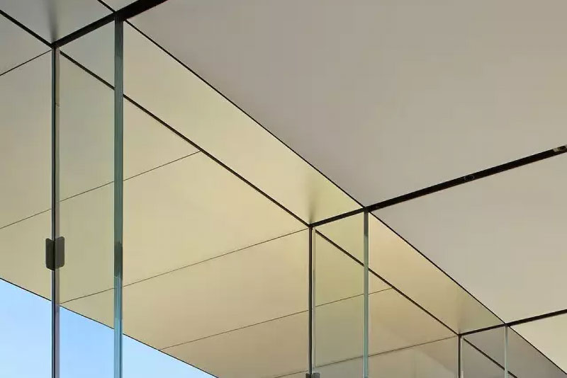 Hanging glass curtain wall