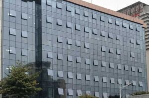 Glass curtain wall